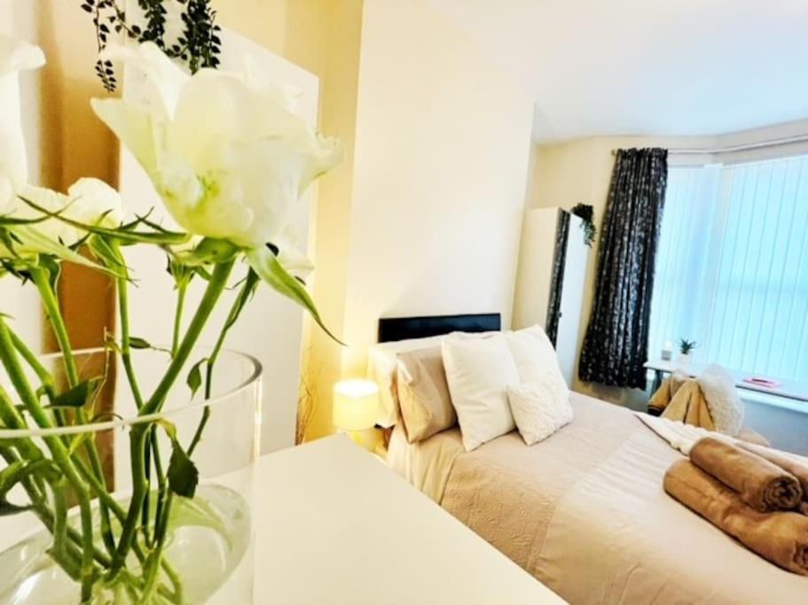 5 Bedroom, Sleeps 9 - Base To Explore Liverpool And Beyond Zewnętrze zdjęcie