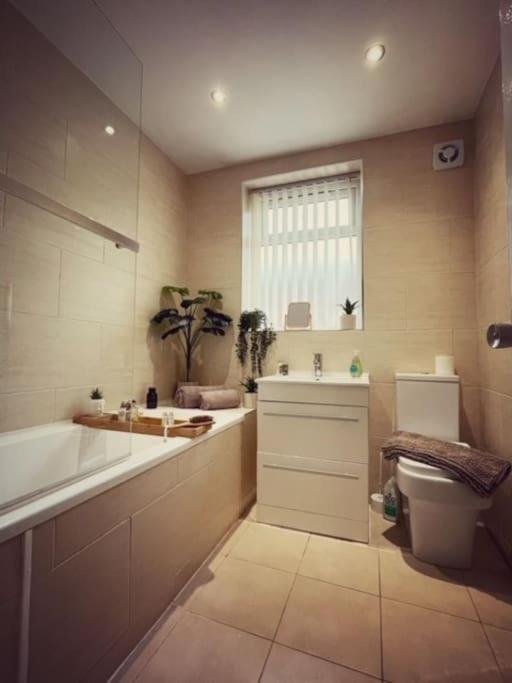 5 Bedroom, Sleeps 9 - Base To Explore Liverpool And Beyond Zewnętrze zdjęcie