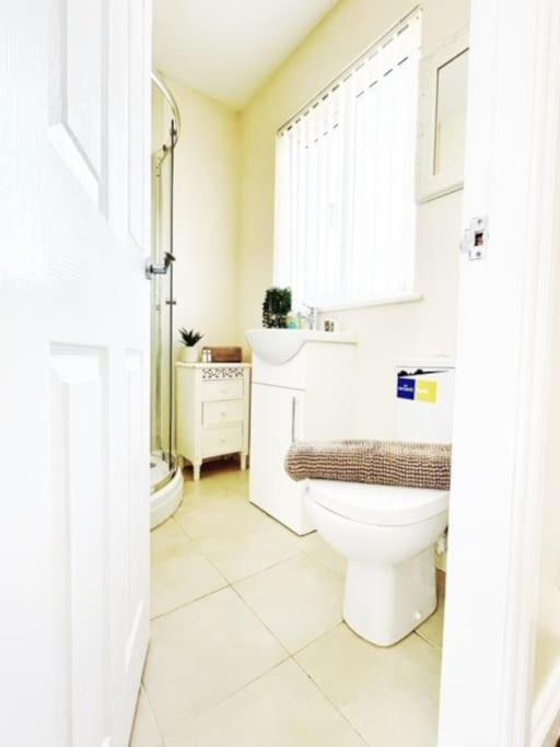 5 Bedroom, Sleeps 9 - Base To Explore Liverpool And Beyond Zewnętrze zdjęcie