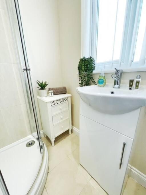 5 Bedroom, Sleeps 9 - Base To Explore Liverpool And Beyond Zewnętrze zdjęcie