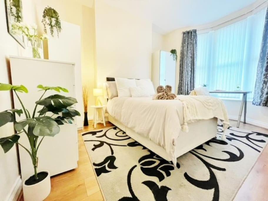 5 Bedroom, Sleeps 9 - Base To Explore Liverpool And Beyond Zewnętrze zdjęcie