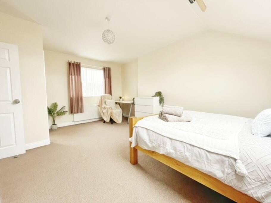5 Bedroom, Sleeps 9 - Base To Explore Liverpool And Beyond Zewnętrze zdjęcie